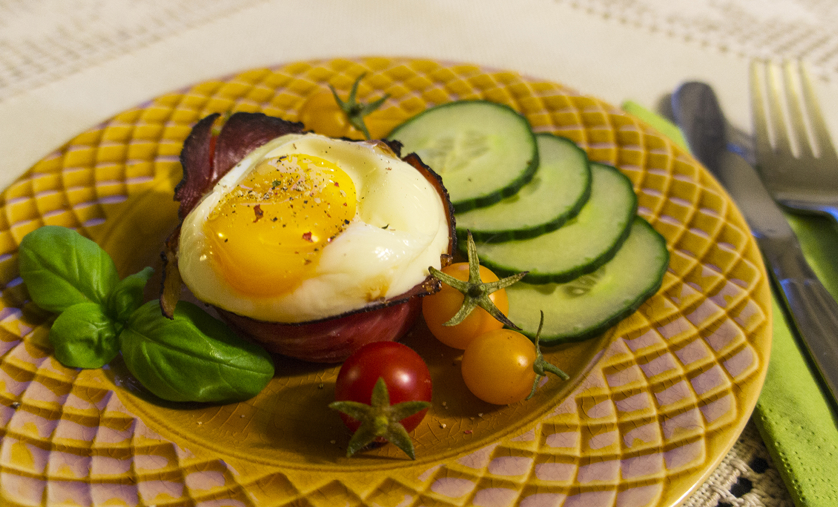 Speck-Ei-Muffins mit Käse gefüllt Rezept für 2 Personen | Keine Scheu ...