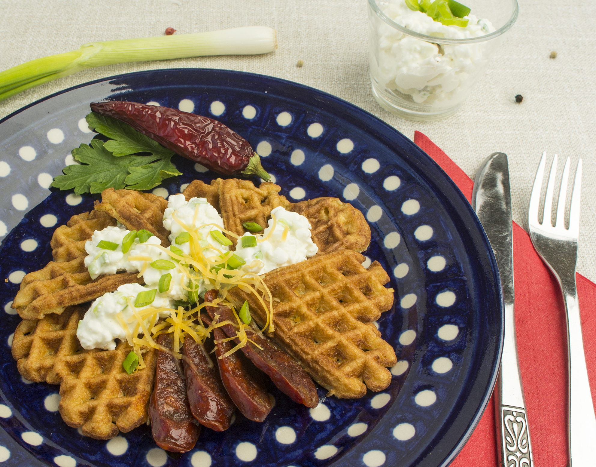 Käse-Chili-Waffeln mit Chorizo