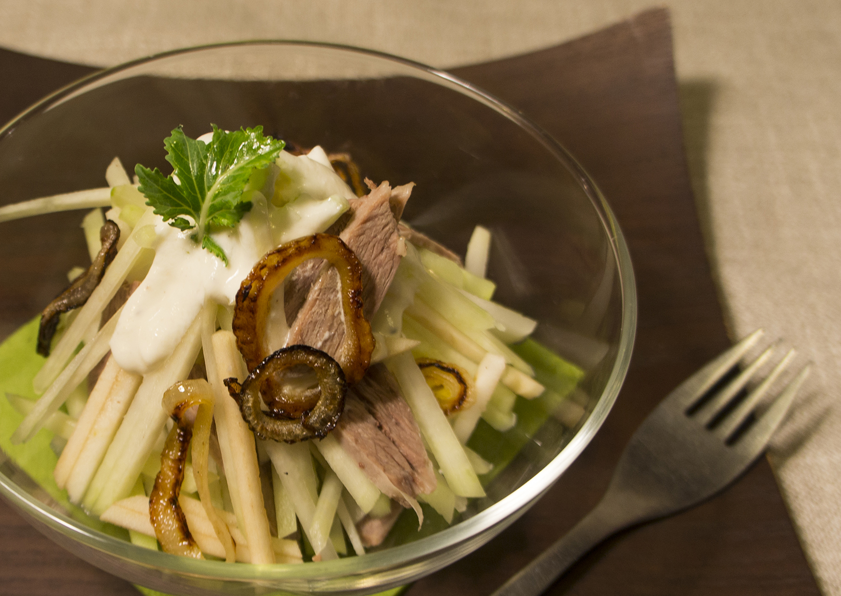 Kohlrabi-Apfel Salat mit Rindfleisch Rezept für 4 Personen | Keine ...