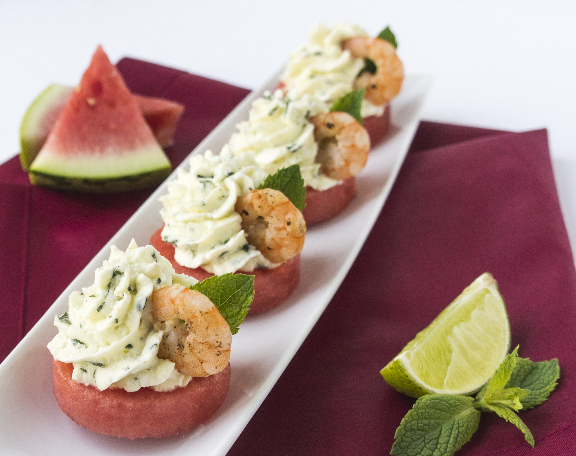 Melonentaler mit Minze-Feta-Creme und Limetten-Shrimps Rezept für ...