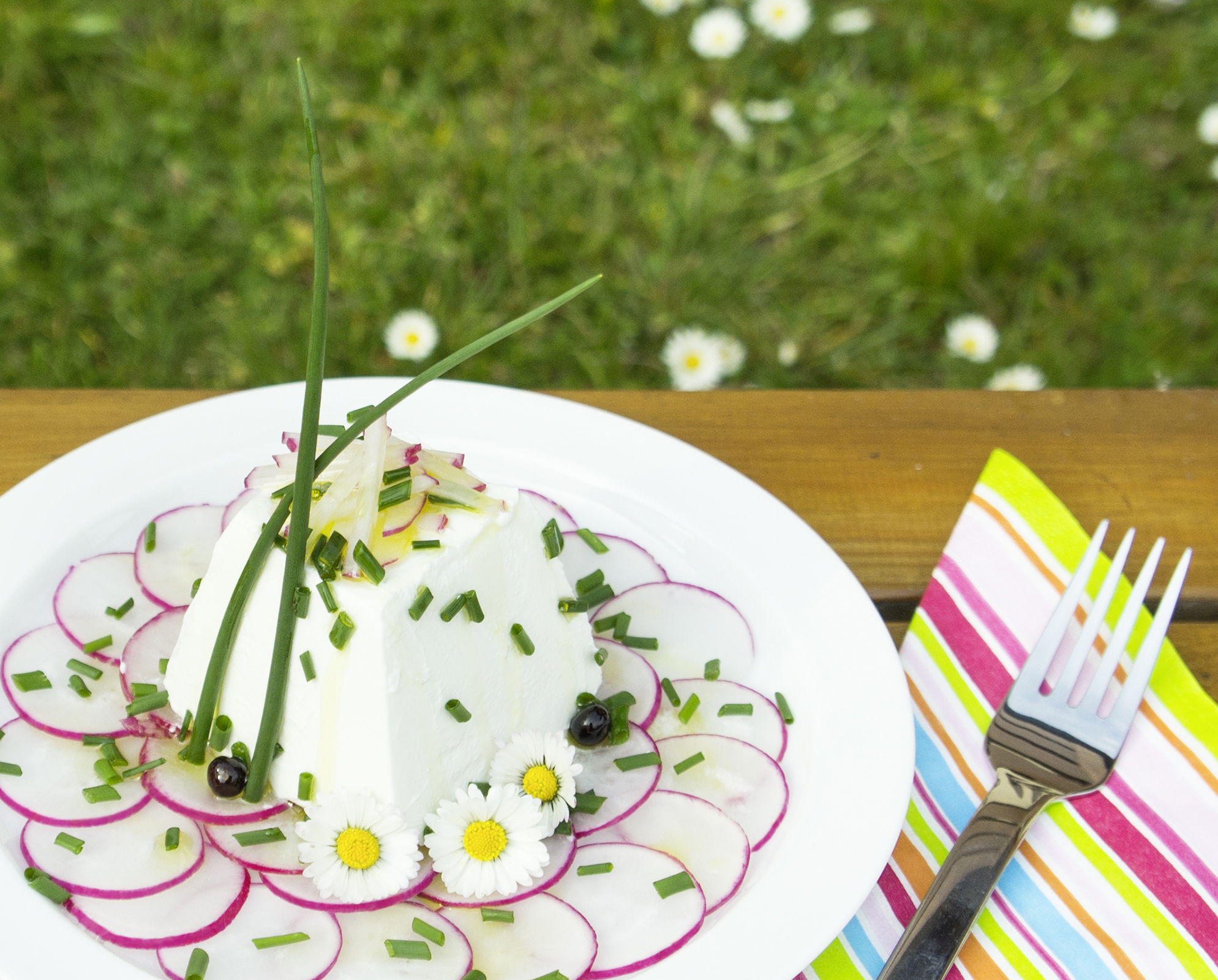 Radieschen Carpaccio mit Ziegenkäse