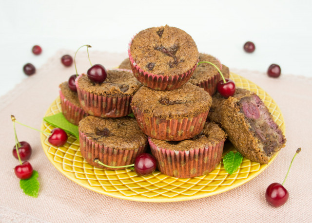 Mandel-Kakao Muffins mit Kirschen