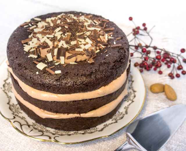 Mandel-Schoko-Torte mit Schokolade-Rum-Schlagobers