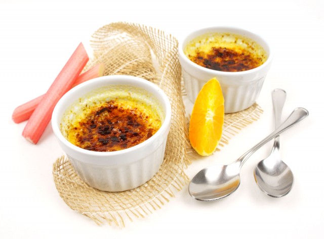 Orangen Crème brûlée mit Rhabarber