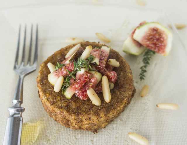 Ziegenkäse in Mandelkruste mit Thymian-Feigen