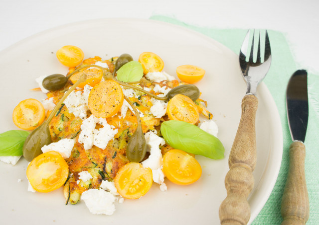 Zucchini-Karotten-Puffer mit Feta