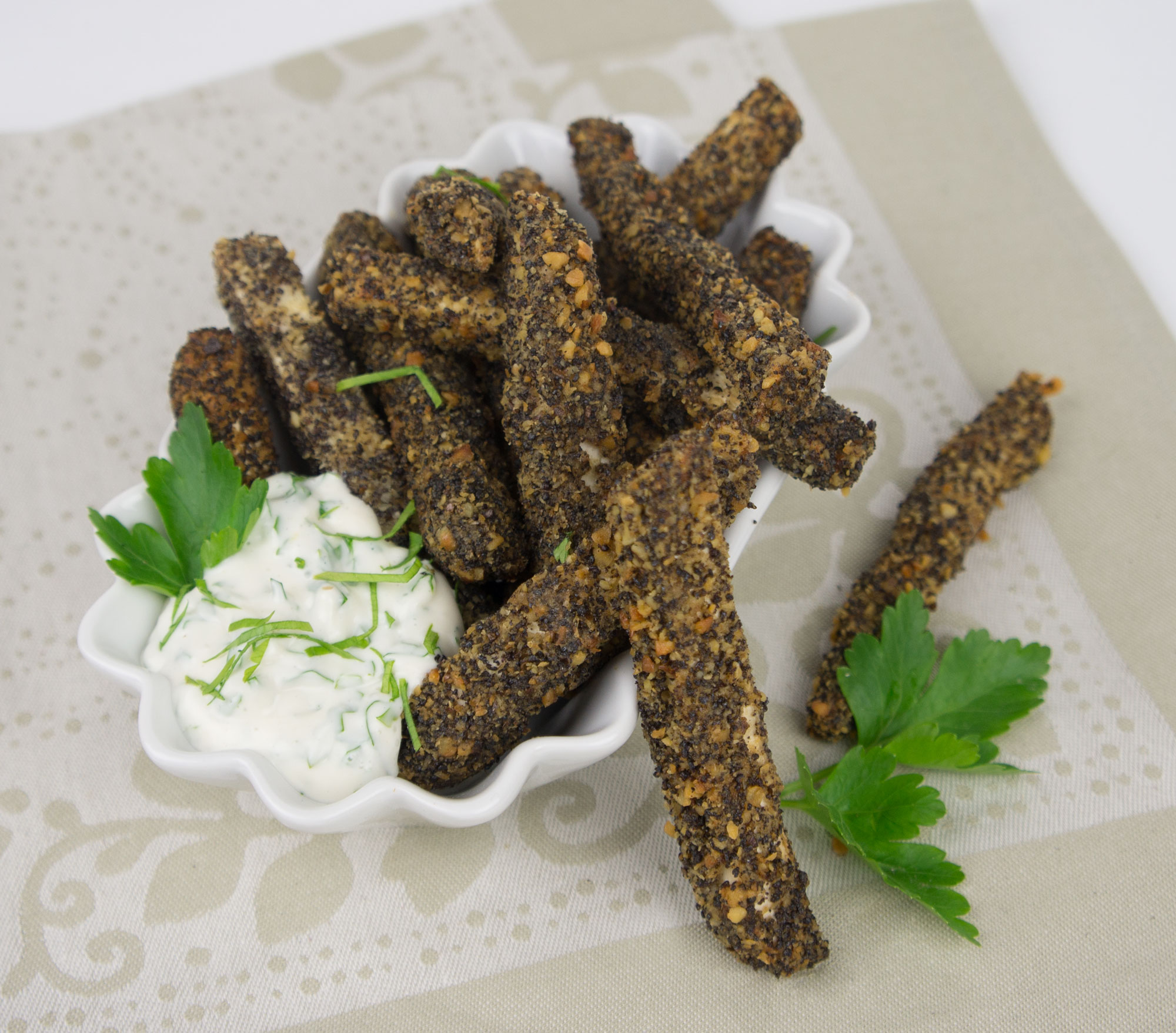 frittierte Sellerie-Sticks mit Walnuss-Mohn Panier